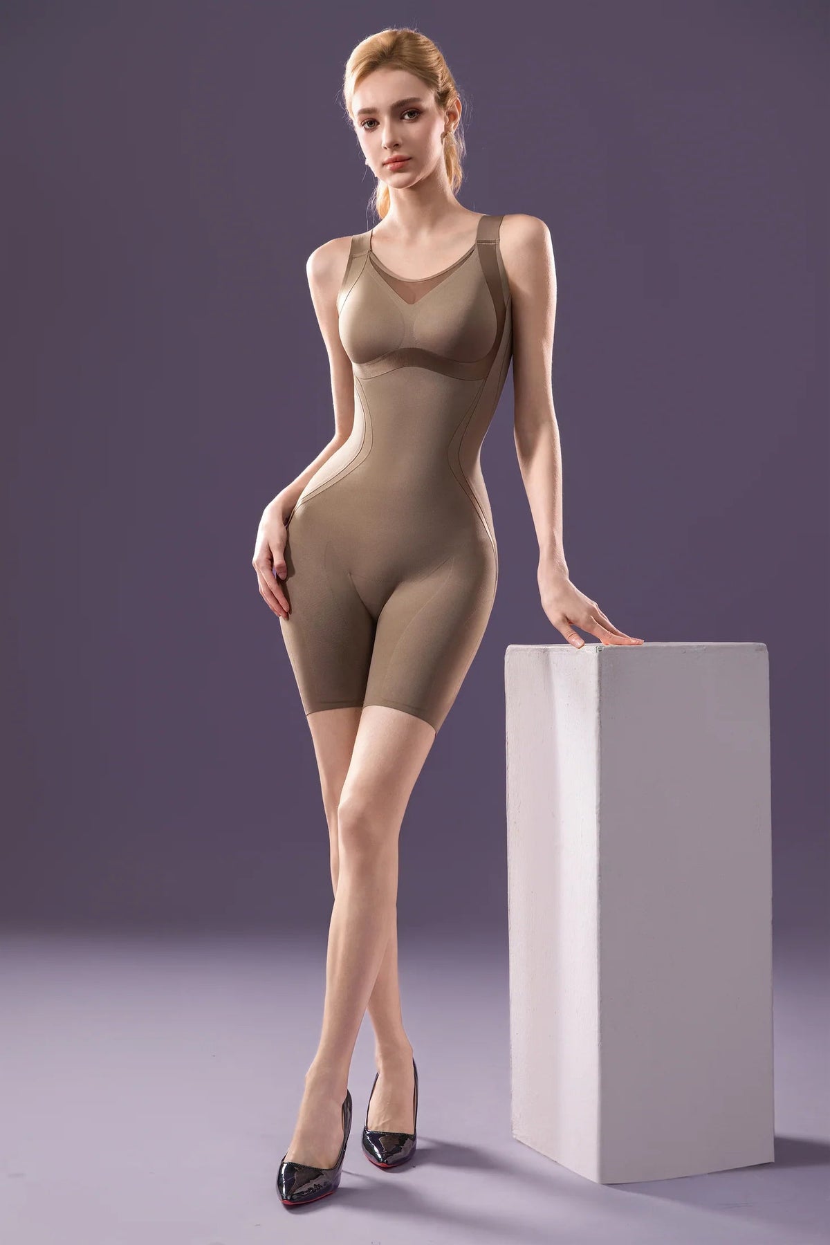 Modelo 818 — Body topo, vista frontal